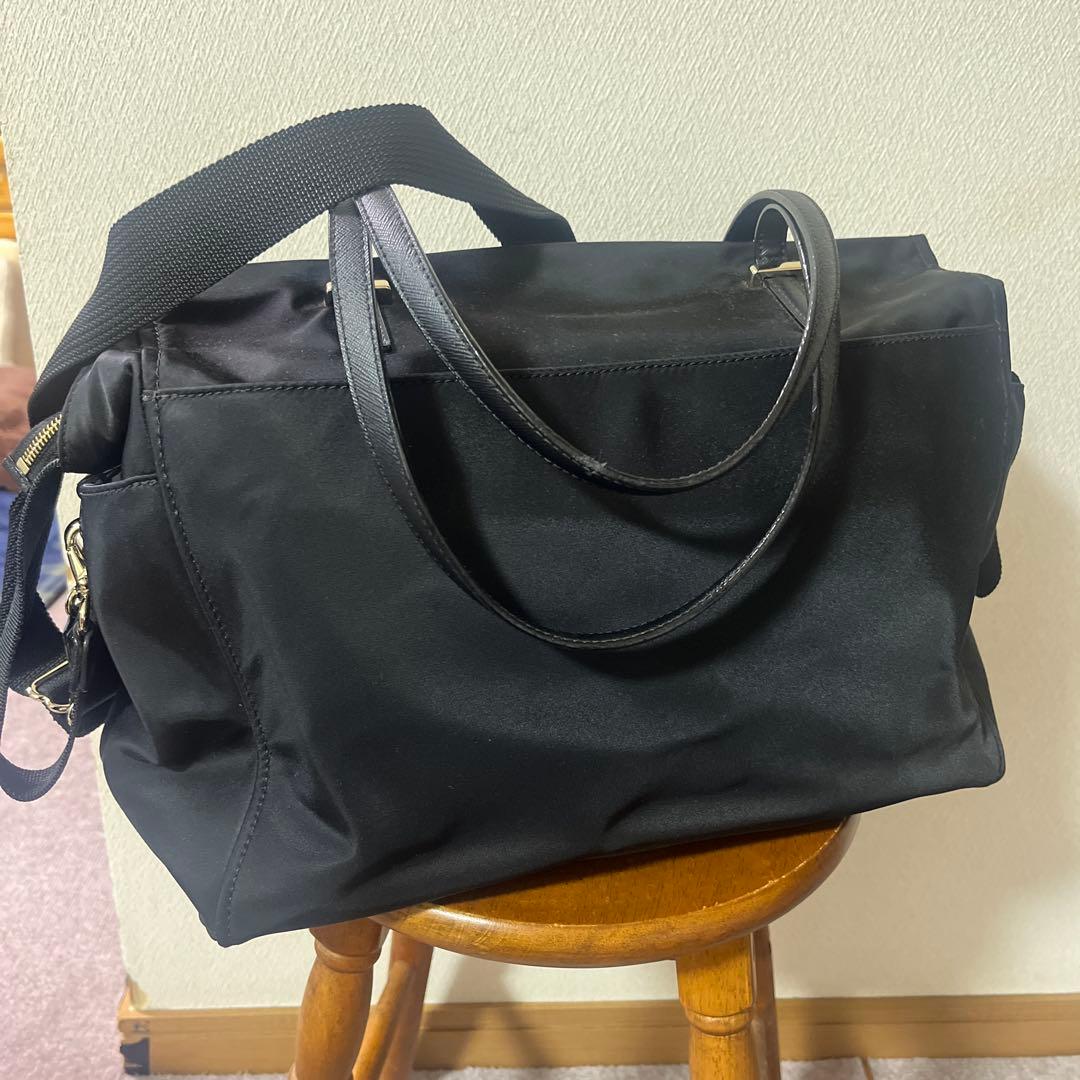 美品　kate spade 黒 マザーズバッグ 　　オムツ替え時のマット付き