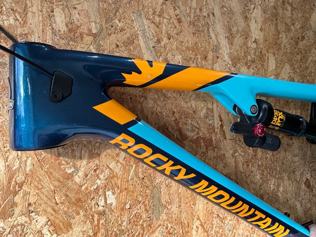 【Mサイズ】ロッキーマウンテン ALTITUDE CARBON 27.5