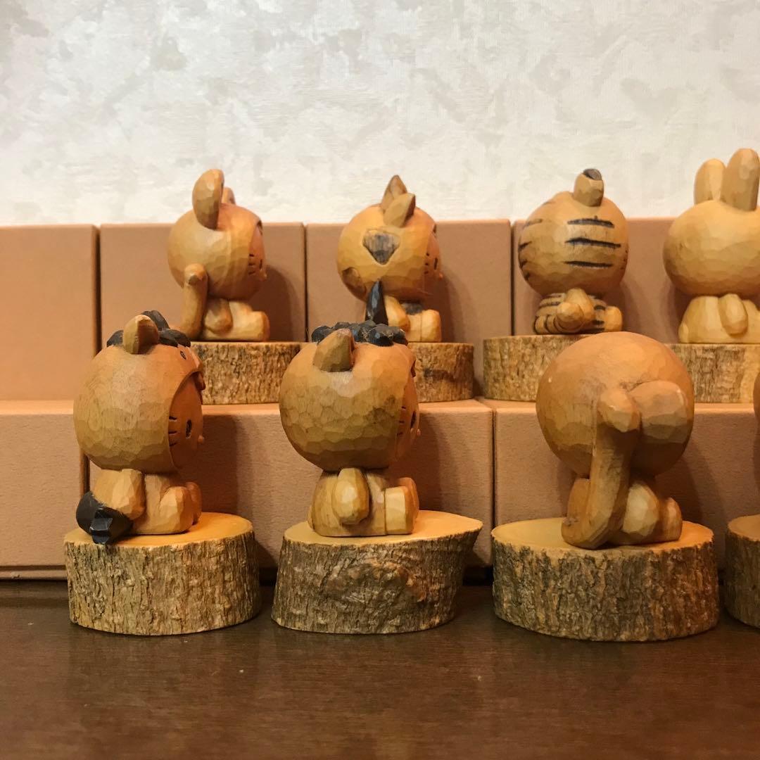 ハローキティ　木彫り　十二支12体セット　箱付き