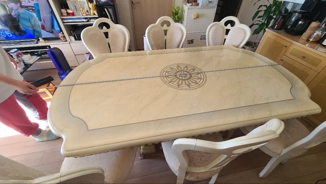送料込み　ヴィンテージ、イタリア製クリーム色の長方形テーブルと椅子6脚セット