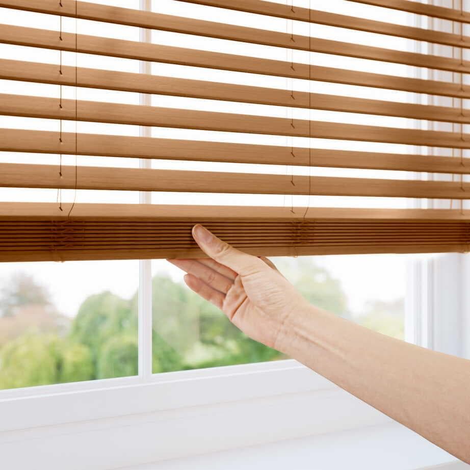 未使用　 ウッドブラインド　アッシュブラウン＆グレー　105.5×102.8