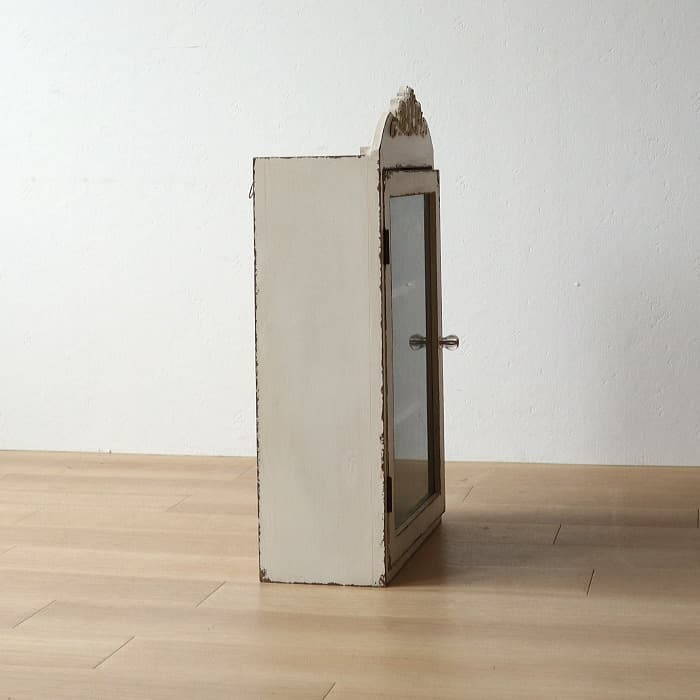 シャビーシック ホワイト ガラスケース 古家具 壁掛け 飾り棚