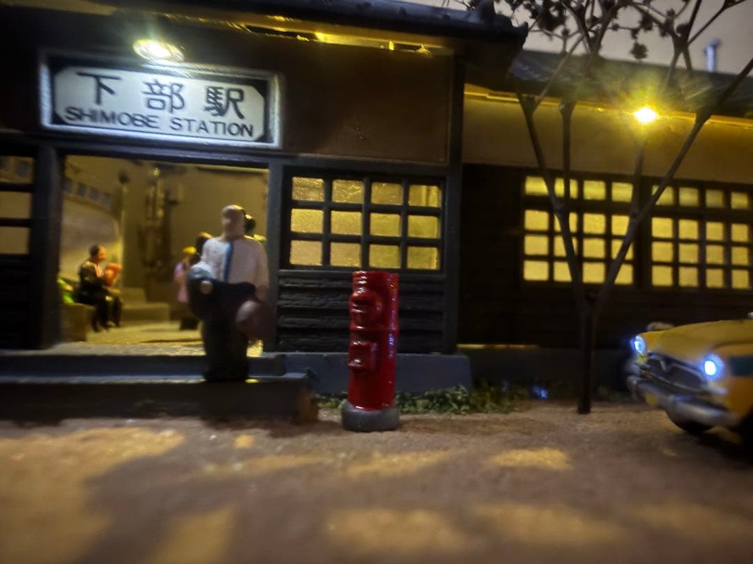 昭和をかもしだす懐かしの停車場、昼と夜の現風景、神戸梅田、レトロ夢の希少逸品。