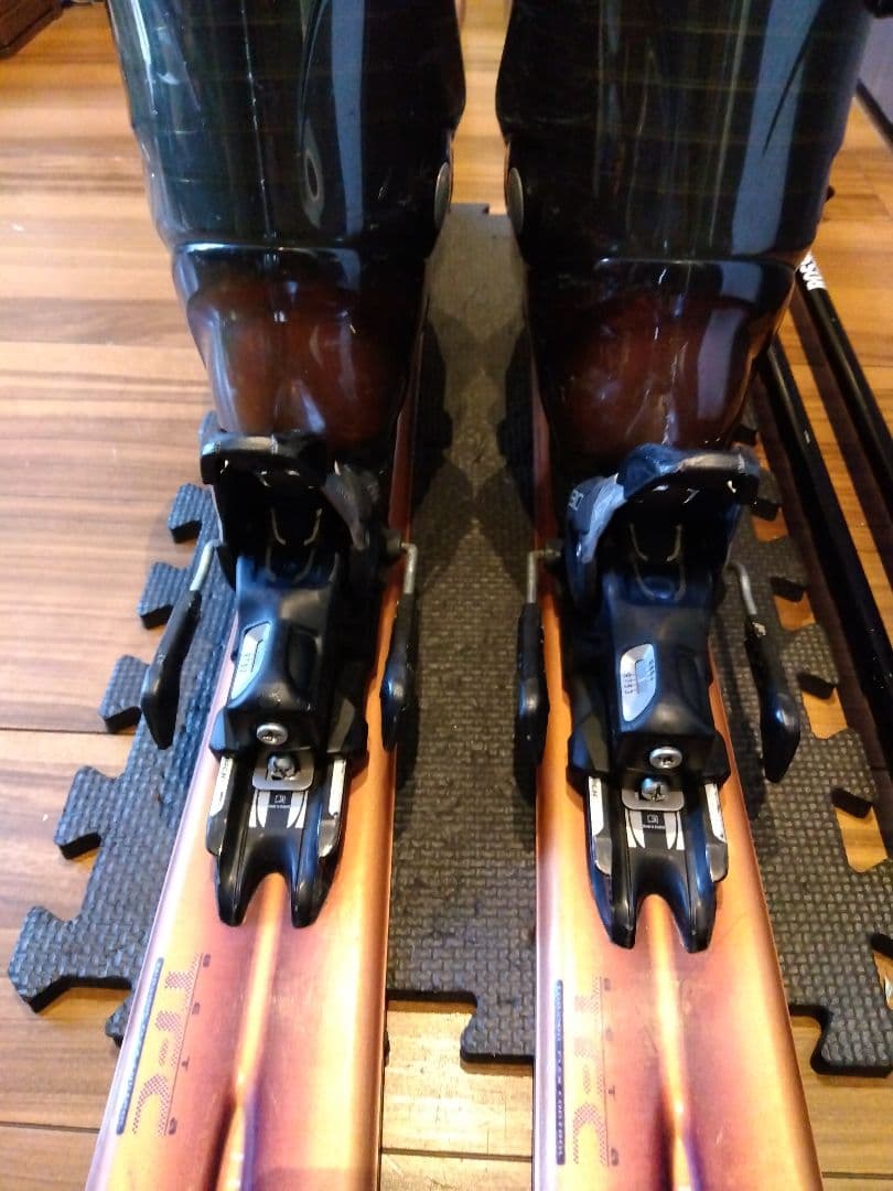 ハイブランド✨️ATOMIC/レディース用/スキーセット/メンテ・WAX済み✔