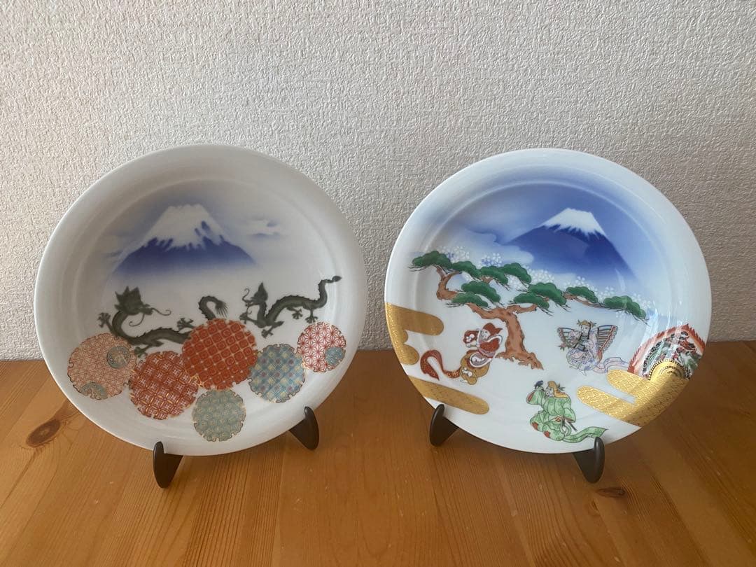 有田焼　富士山と龍のデザイン皿2枚セット
