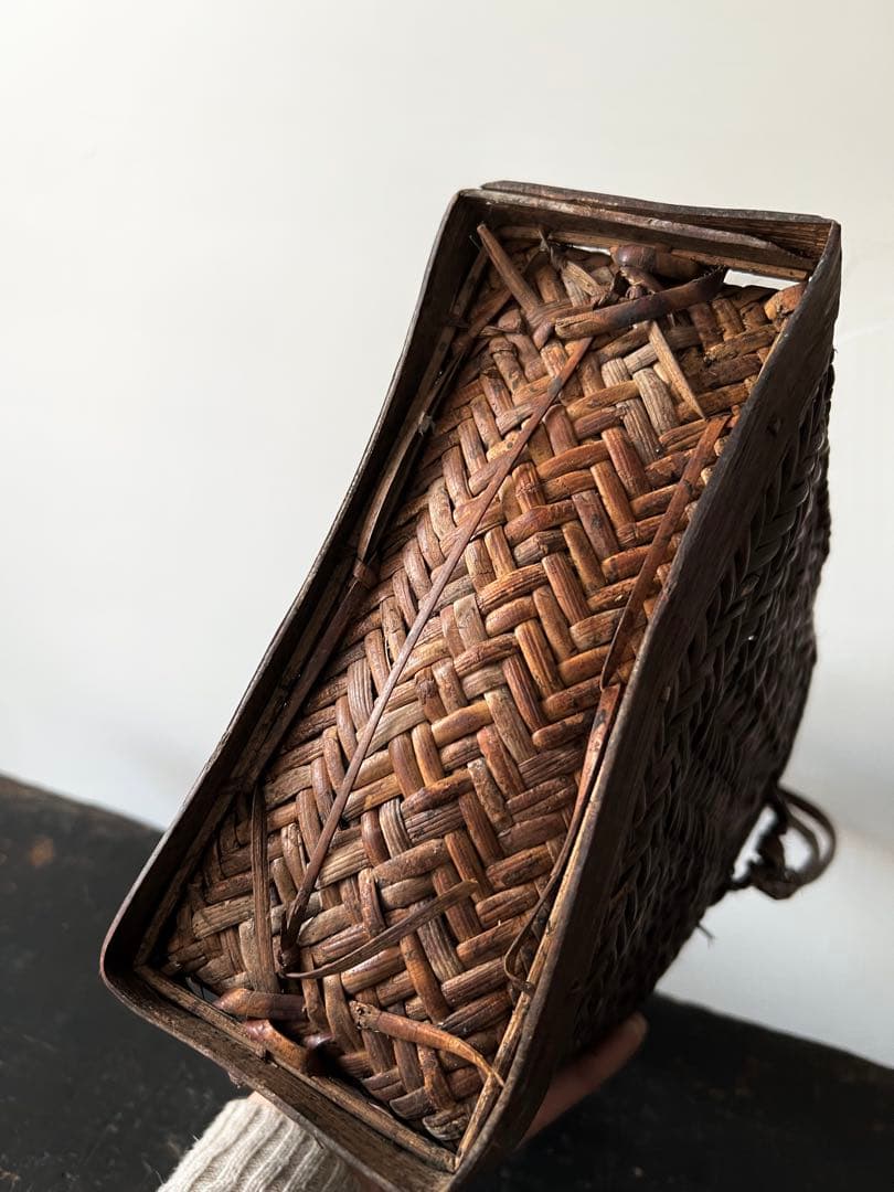 アンティーク　フィリピン ルソン島・ボントック族のサンギ／編み込み籠 花入 収納