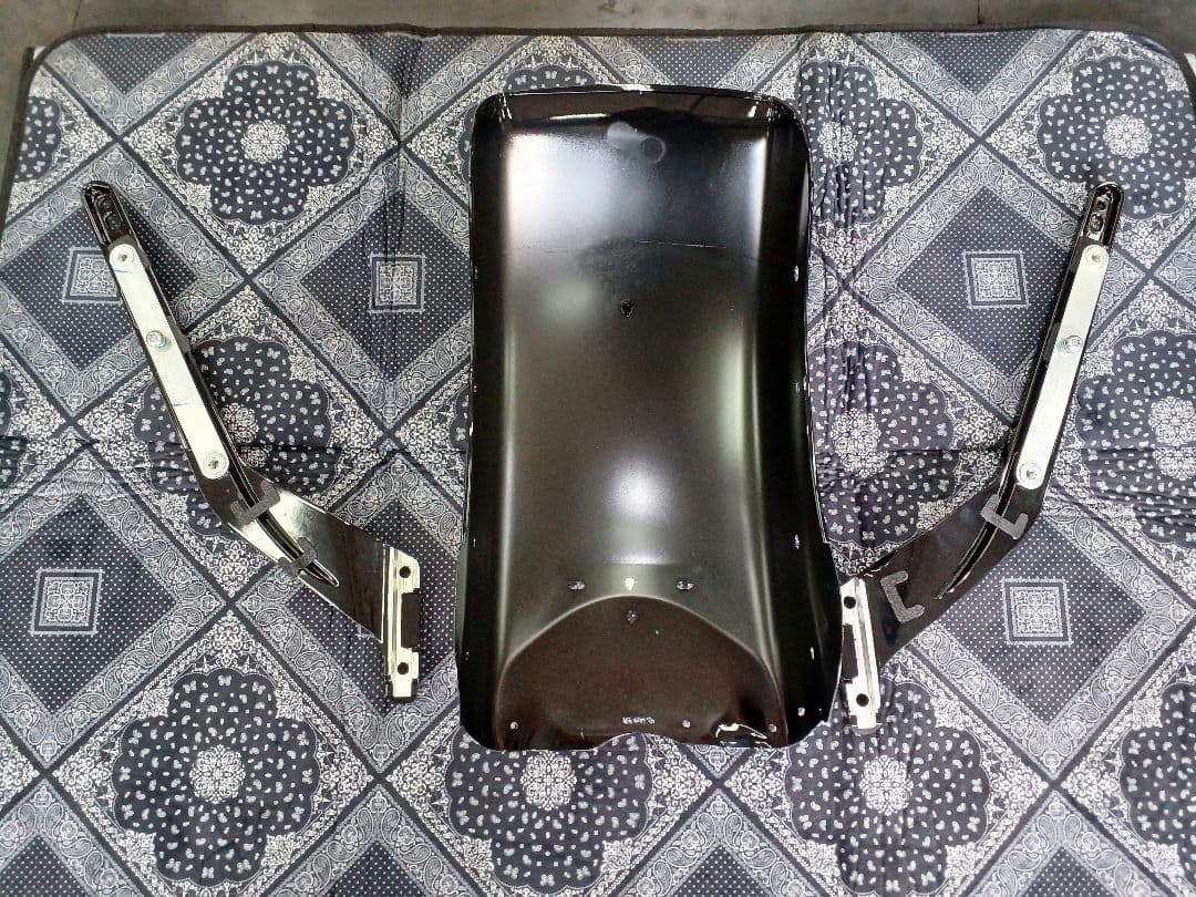 ハーレー純正FXBRSリアフェンダーとストラット美品です！