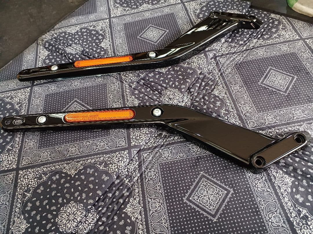 ハーレー純正FXBRSリアフェンダーとストラット美品です！