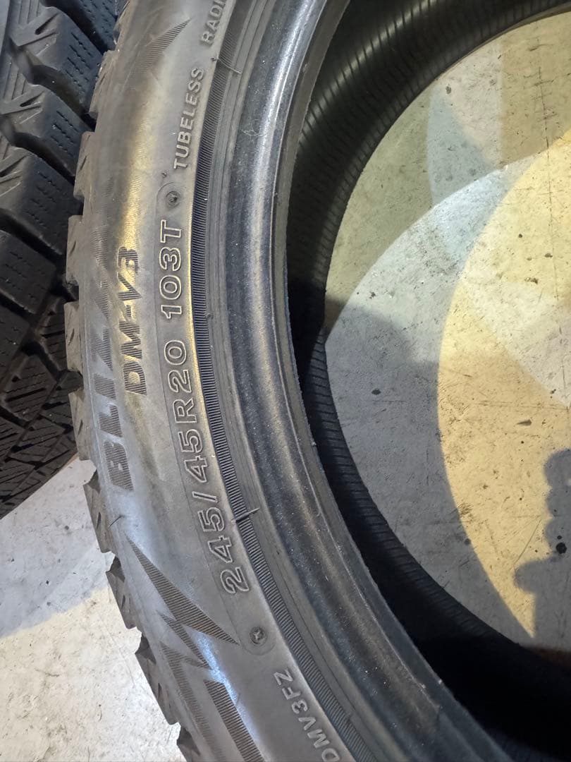 DM-V3 245/45R20 スタッドレスタイヤ 4本セット