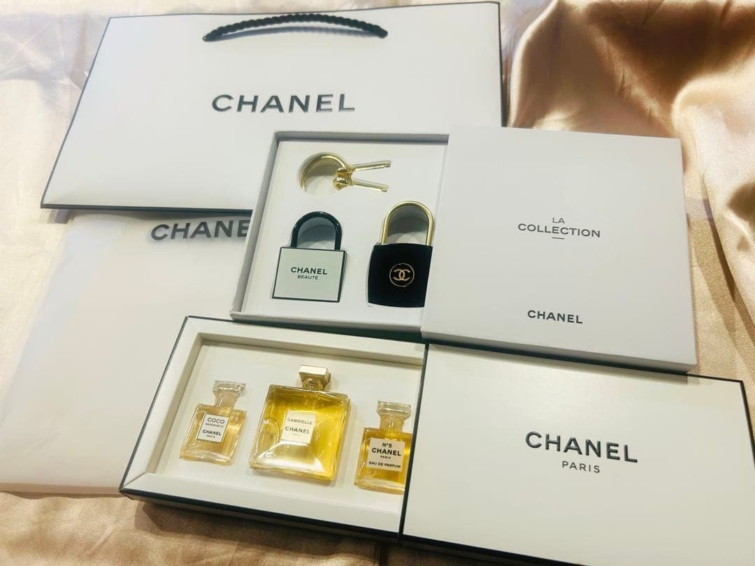 CHANEL キーホルダーロック 香水セット ショッパー付き
