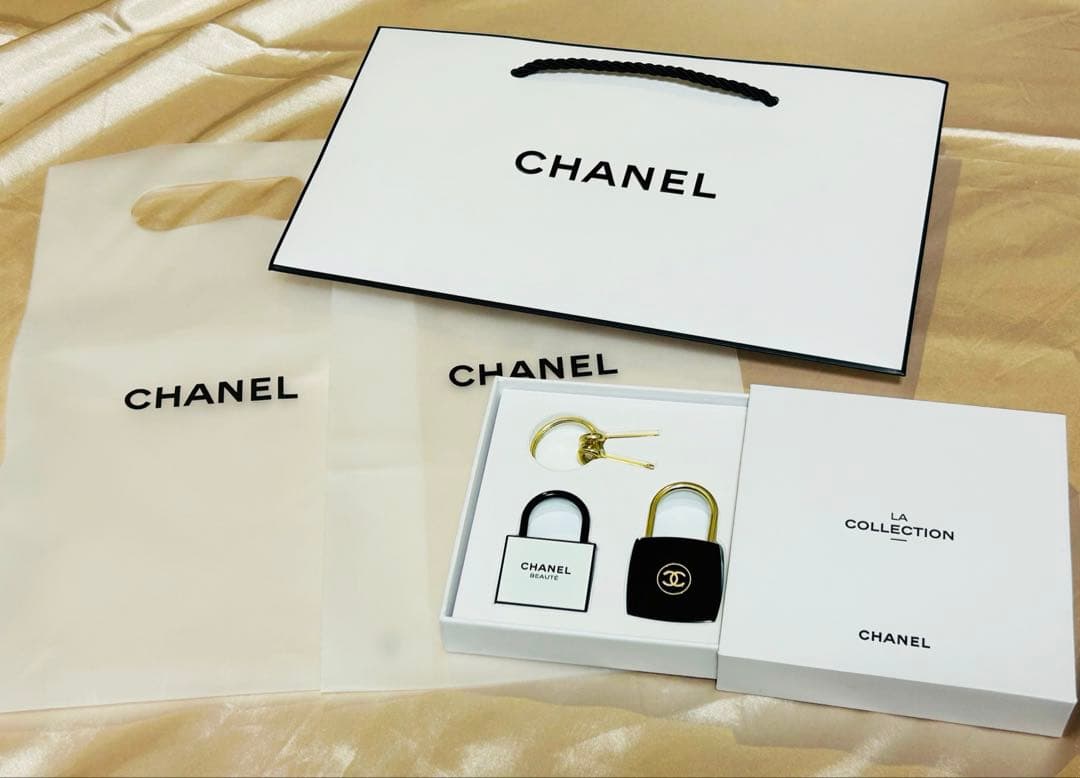 CHANEL キーホルダーロック 香水セット ショッパー付き