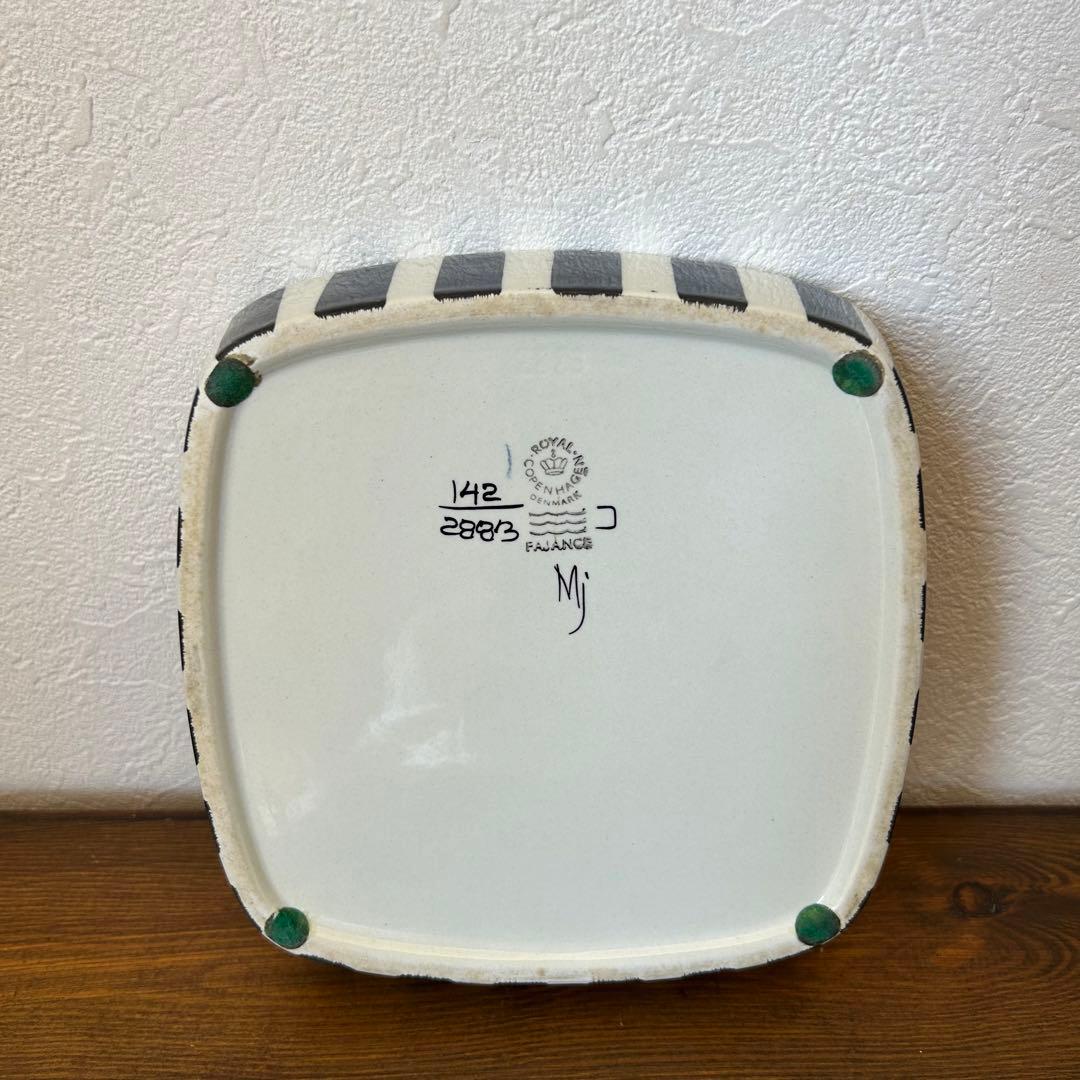 ロイヤルコペンハーゲン テネラ お花　角皿（マリアンヌ・ジョンソン）