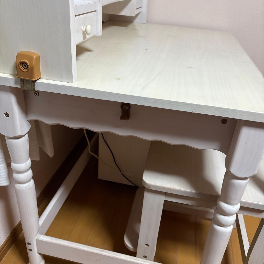 勉強机　ホワイト収納付きデスク LEDライト付き