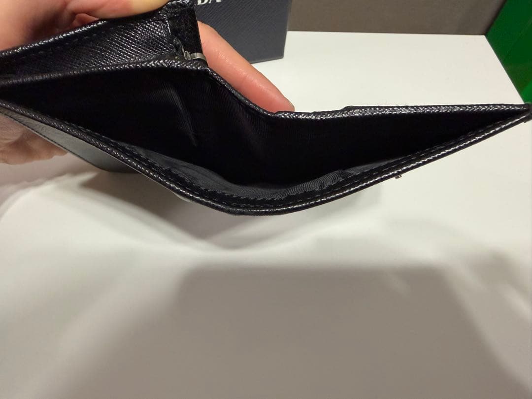 PRADA プラダ　折りたたみ財布　2つ折り　ブラック　ネロ