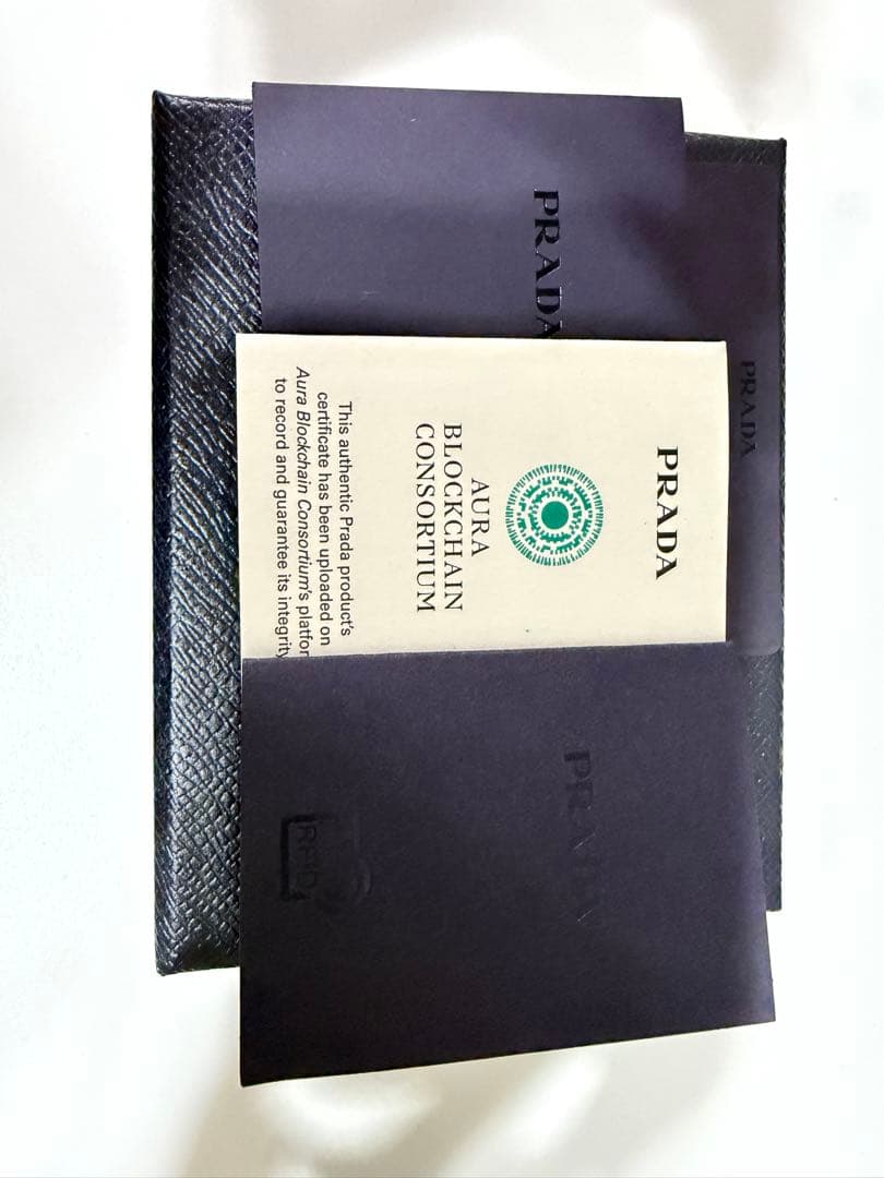 PRADA プラダ　折りたたみ財布　2つ折り　ブラック　ネロ