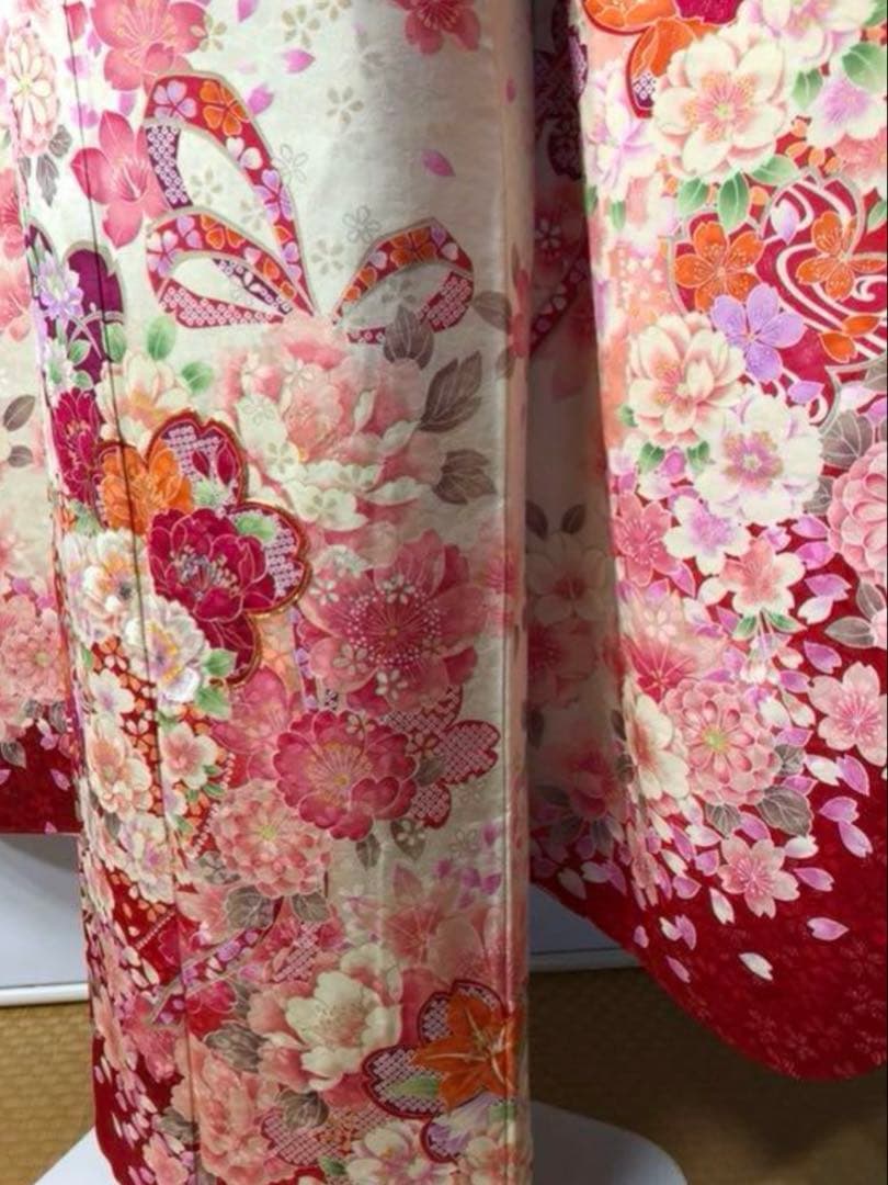 【ぐぅーちゃん⭐︎】 振袖フルセット 可愛い花柄　金駒刺繍　人気のホワイト系