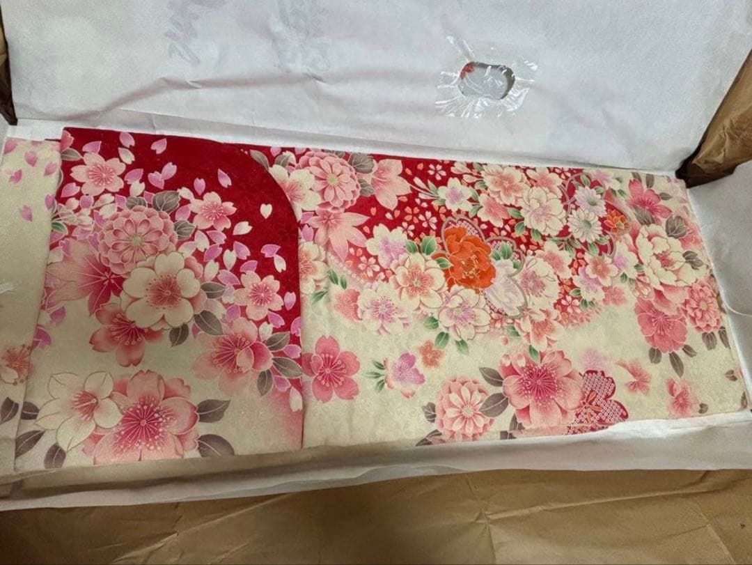 【ぐぅーちゃん⭐︎】 振袖フルセット 可愛い花柄　金駒刺繍　人気のホワイト系