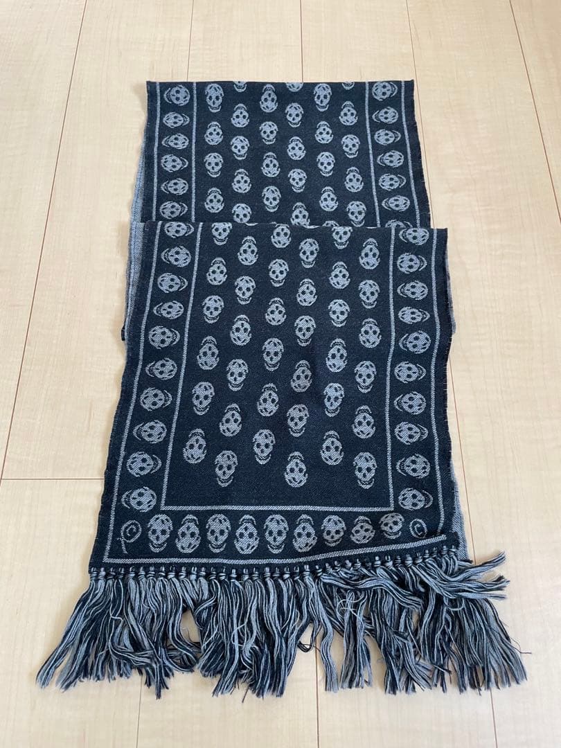 アレキサンダー・マックイーン　スカル柄マフラー