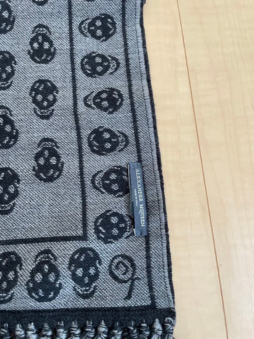 アレキサンダー・マックイーン　スカル柄マフラー