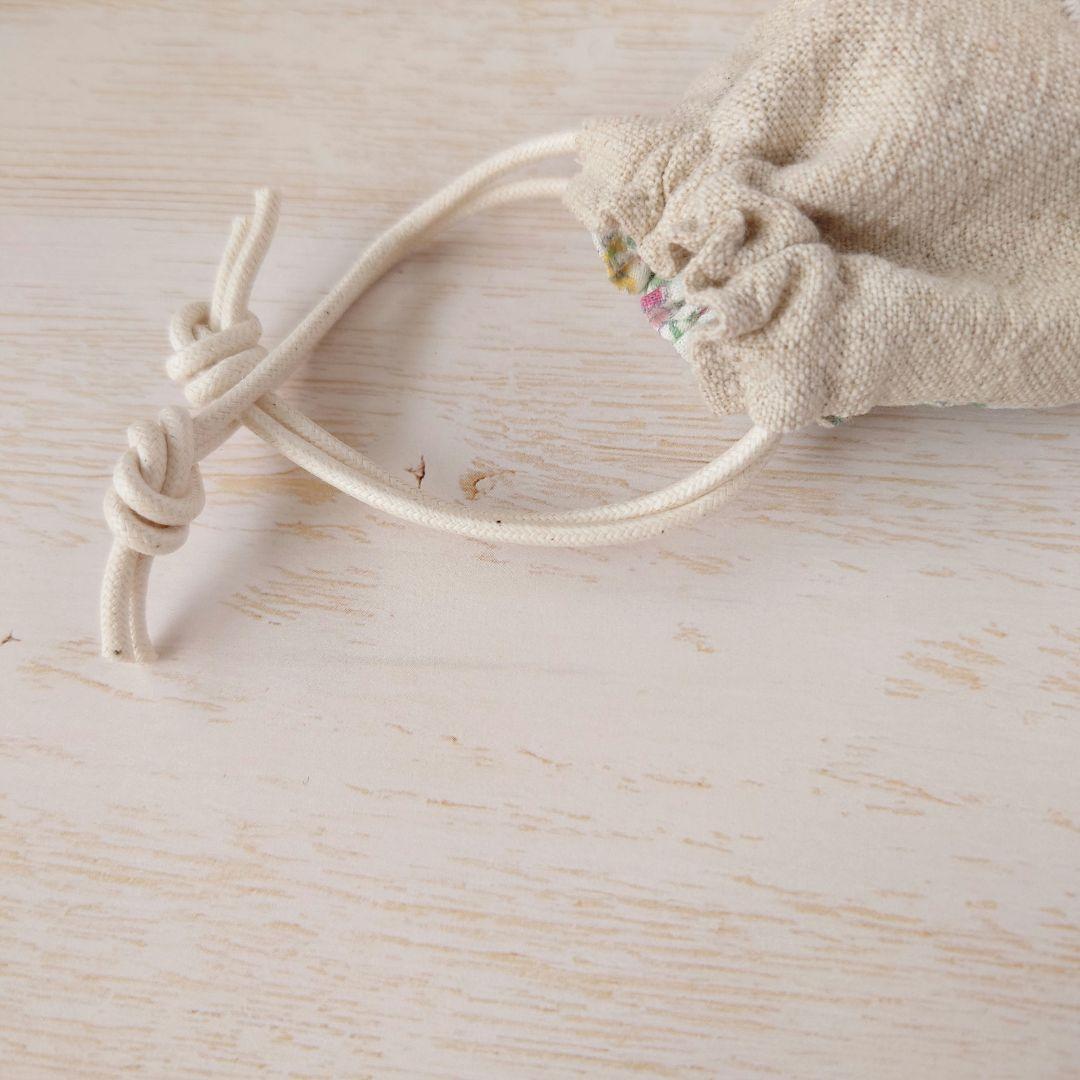 ちっちゃな巾着サシェ/詰替タイプ【白猫とハート】