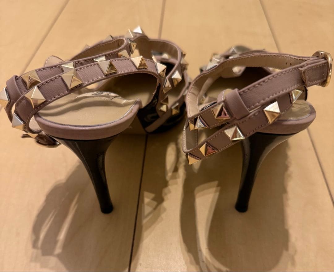 Valentino スタッズ付きハイヒールパンプス