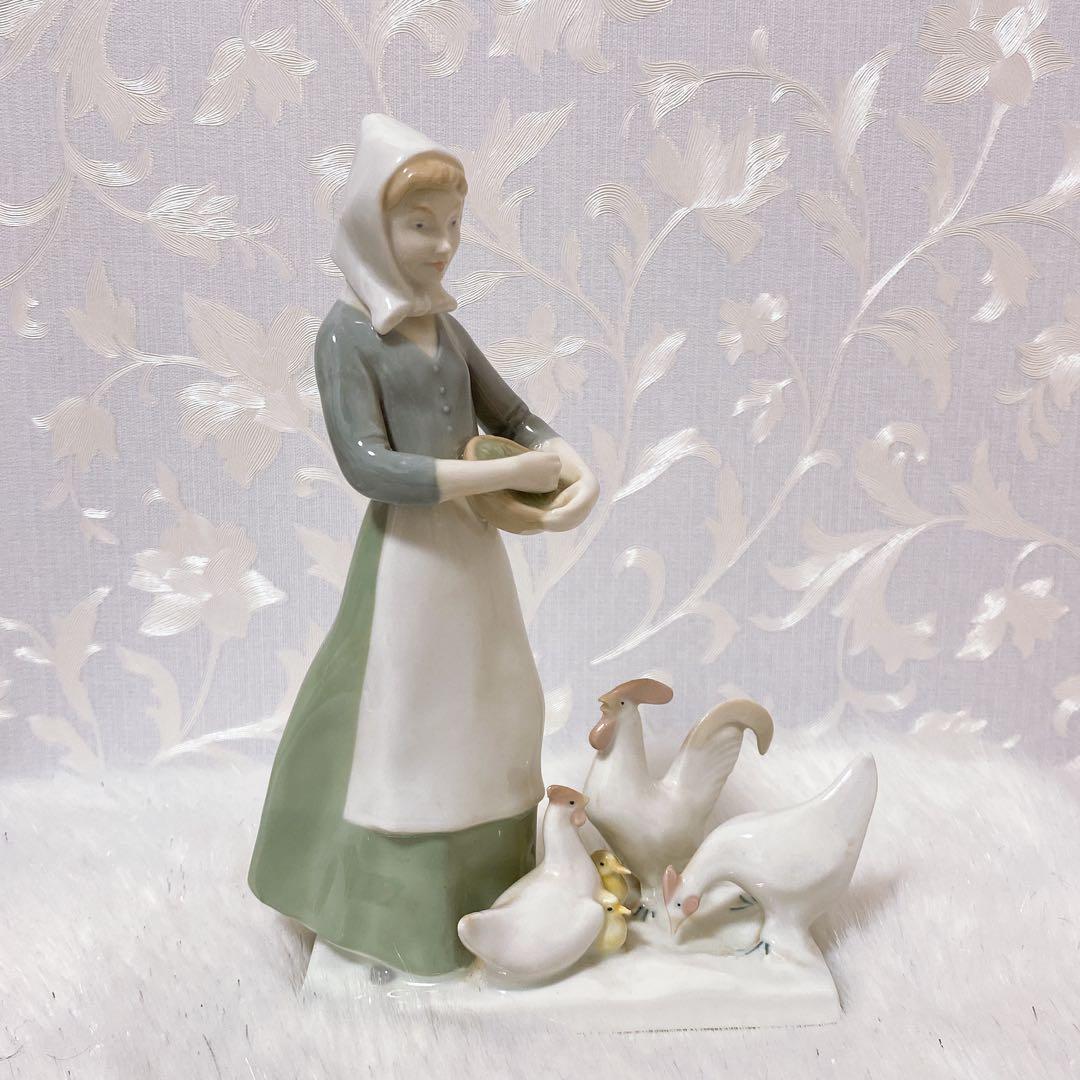 GDR 王冠マーク グレフェンタール 少女の鶏餌蒔きのフィギュリン