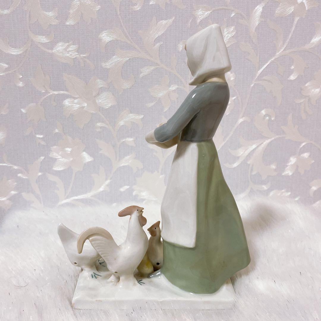 GDR 王冠マーク グレフェンタール 少女の鶏餌蒔きのフィギュリン