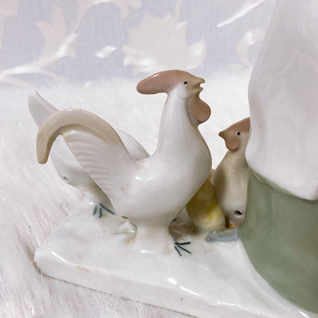 GDR 王冠マーク グレフェンタール 少女の鶏餌蒔きのフィギュリン