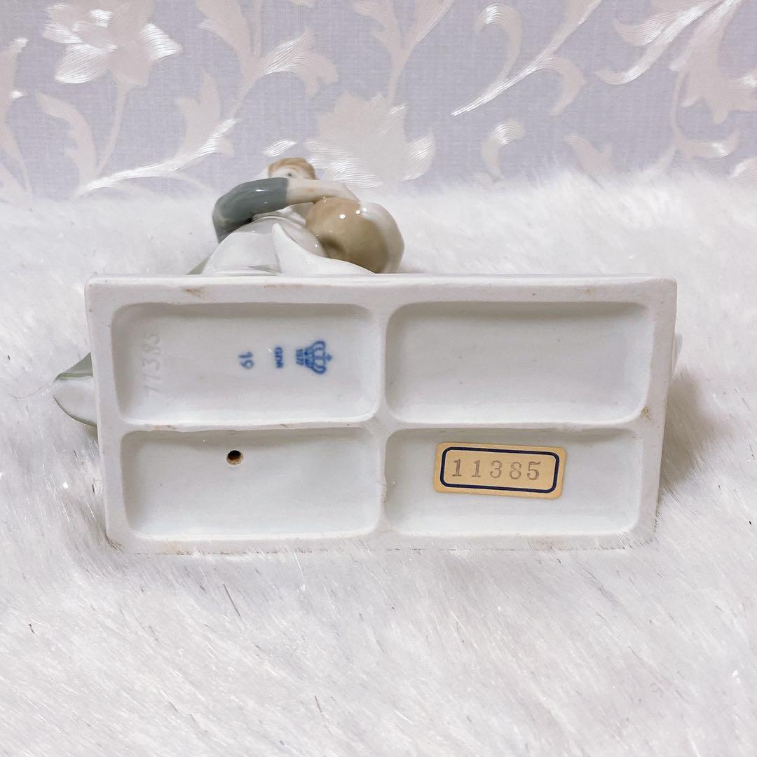 GDR 王冠マーク グレフェンタール 少女の鶏餌蒔きのフィギュリン