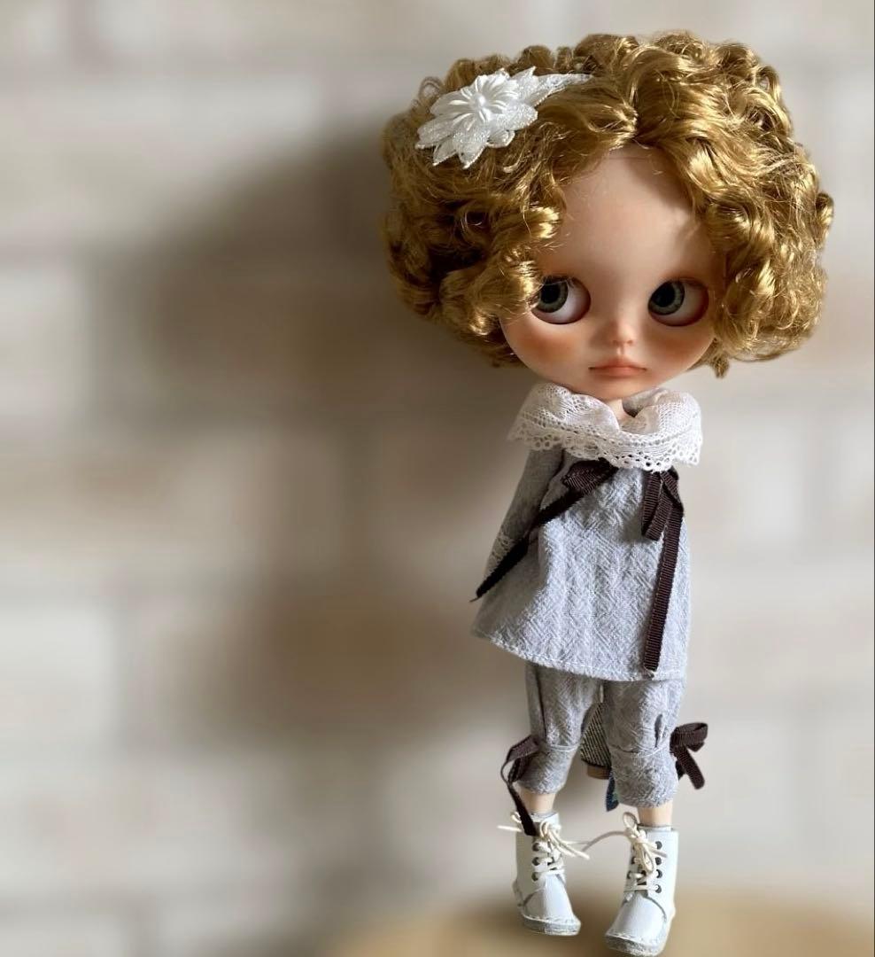 カスタムアイシードール　　137 首傾げ　　ウェービーヘアー