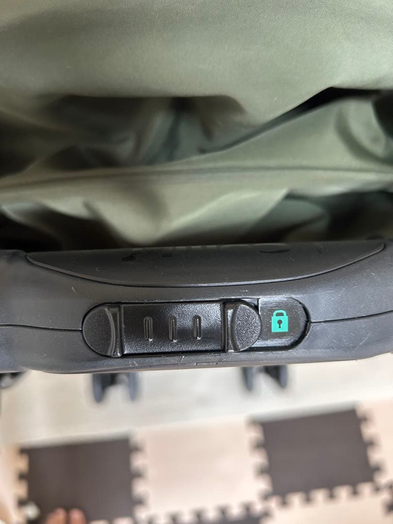 【美品】コンビ Acbee plus B型ベビーカー カーキ