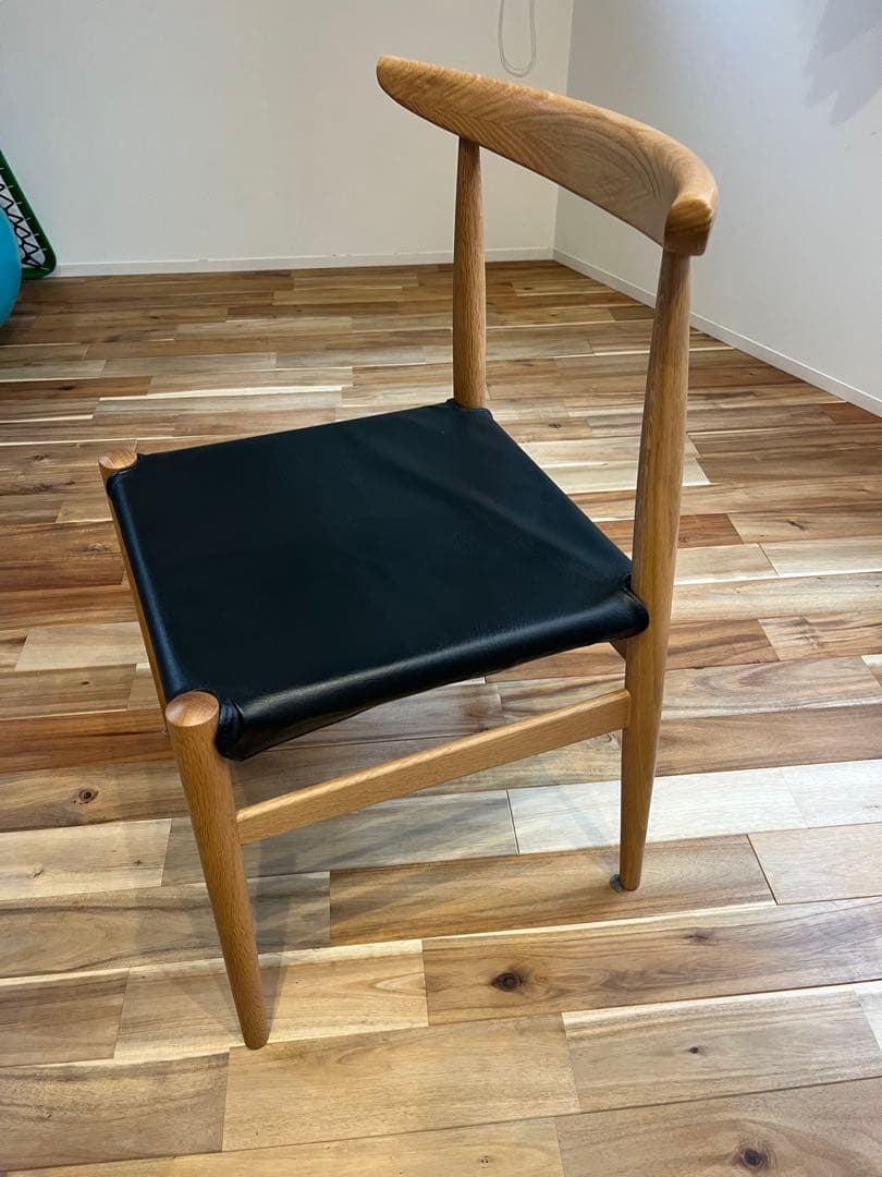 木製ダイニングチェア 黒クッション付きカナデモノkanademono