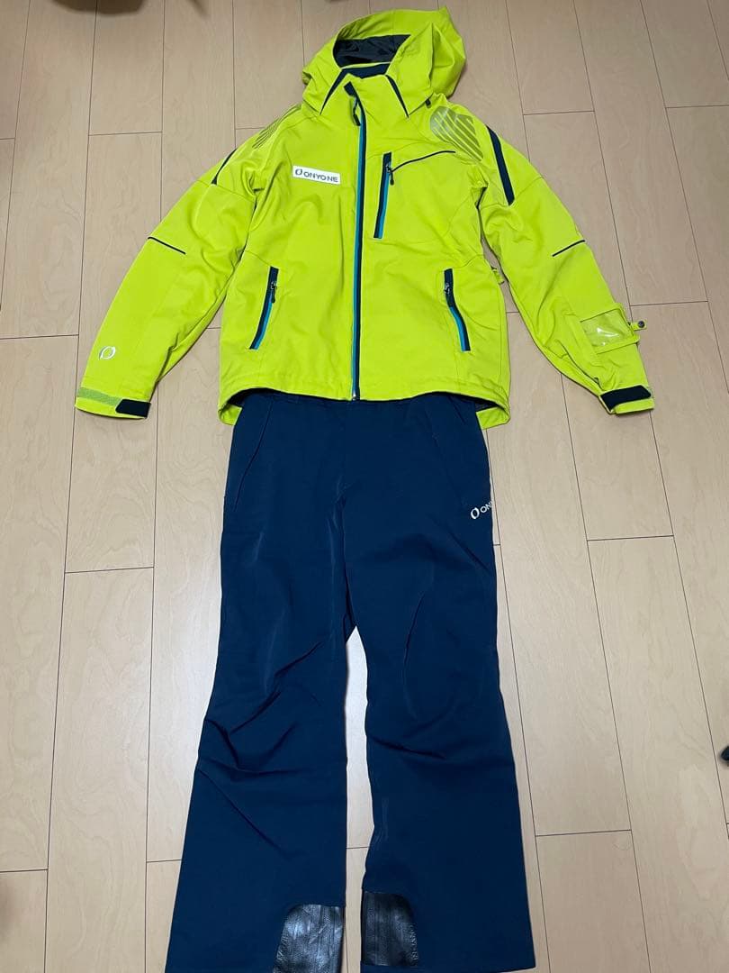 スノーボード　スキー　ウェア 蛍光イエロー　オンヨネ　ONYONE 上下セット