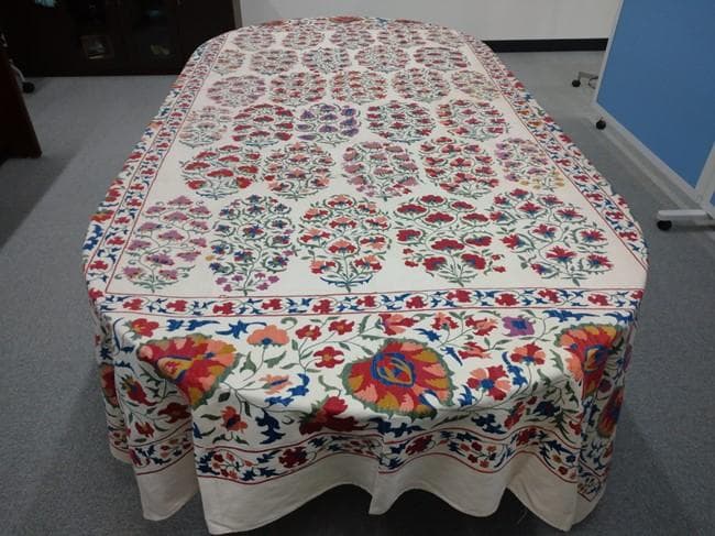 *スザニー刺繍布