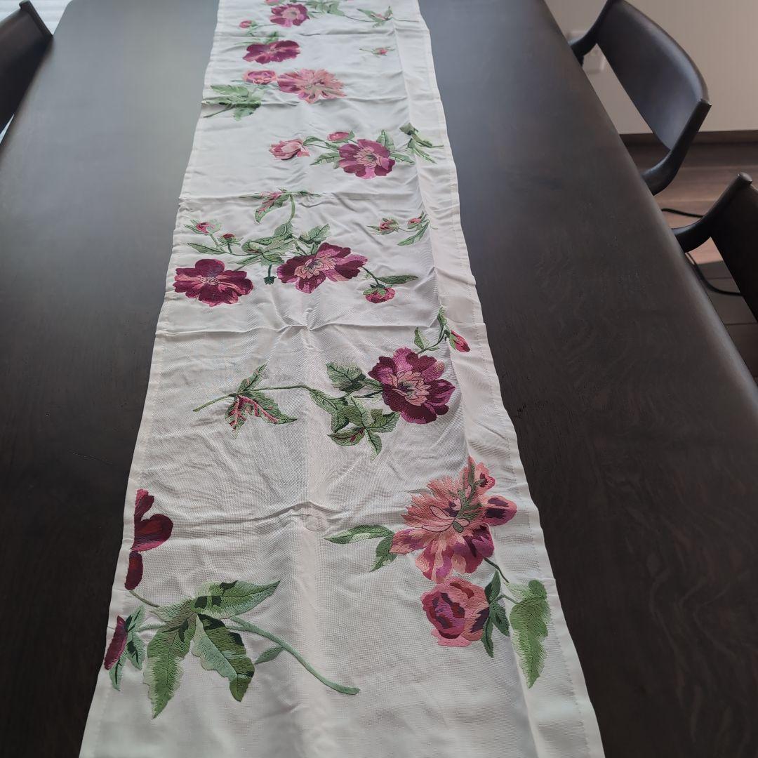 手刺繍テーブルセンター