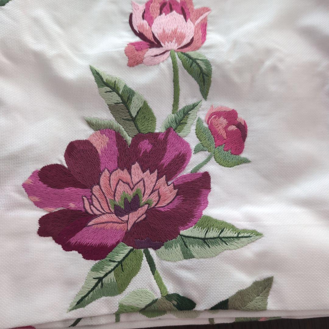 手刺繍テーブルセンター