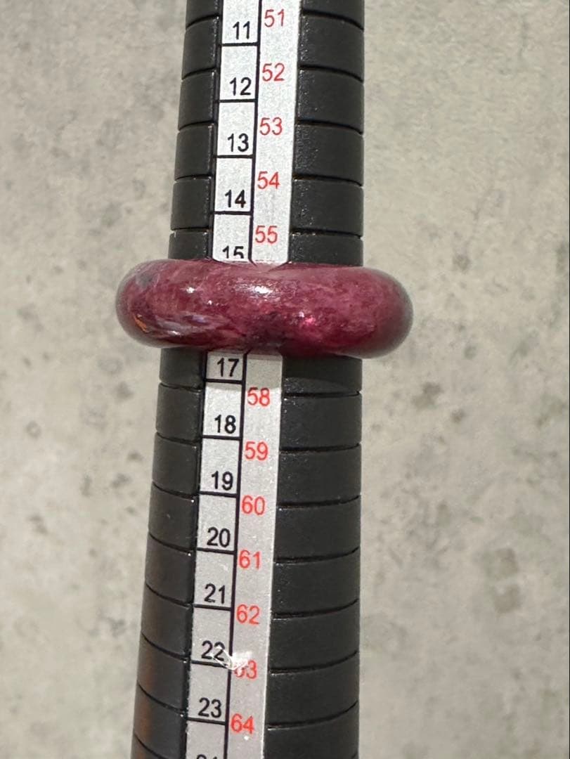 ルビー　くり抜きリング