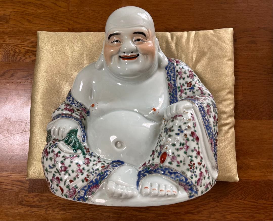 陶器製 布袋像 金色座布団付