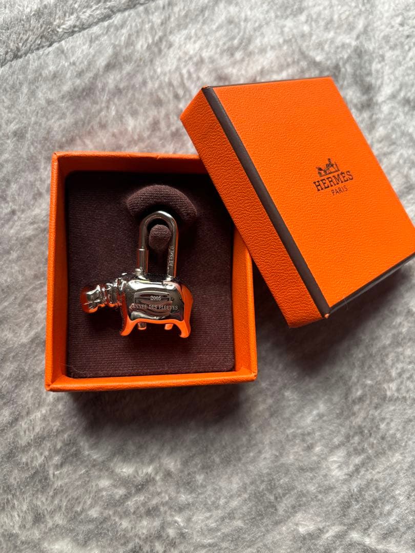 HERMES エルメス　カデナ　カバー　シルバー　新品