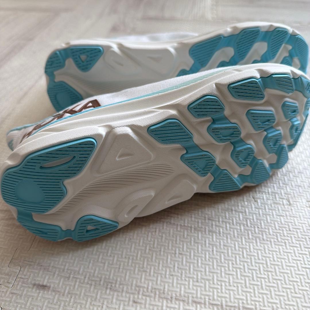 新品未使用品❤️HOKA❤️CLIFTON9 24センチ