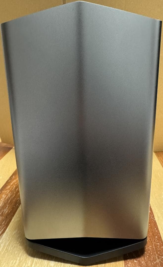 Blackmagic eGPU Pro (上位モデル Vega 56)