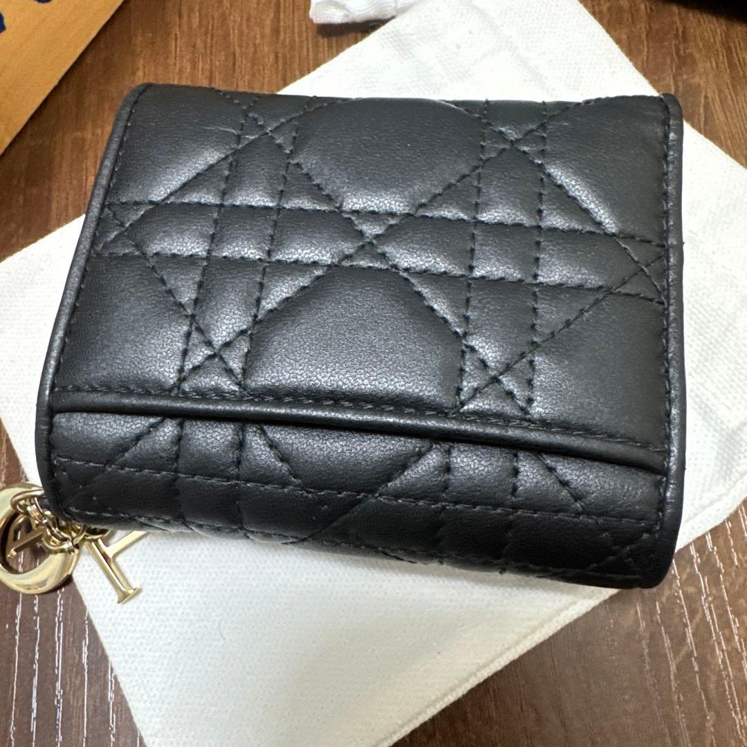 Lady Dior Lotus ウォレット カナージュ ラムスキン