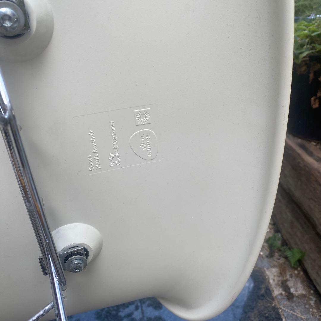 Vitraヴィトラ イームズ アームシェルチェア 焼け検ハーマンミラー値下げ中