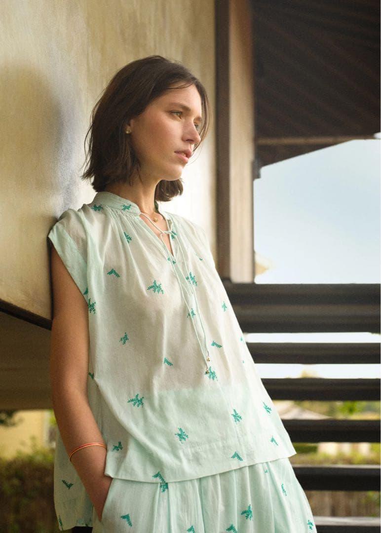 no Qhittez pas コットンボイルリーフエンブロイダリーブラウス