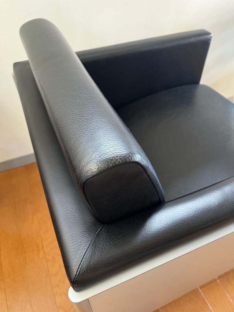 イトーキ　MEZZO ラウンジチェア　② 本革　21万 モダン シングルソファ