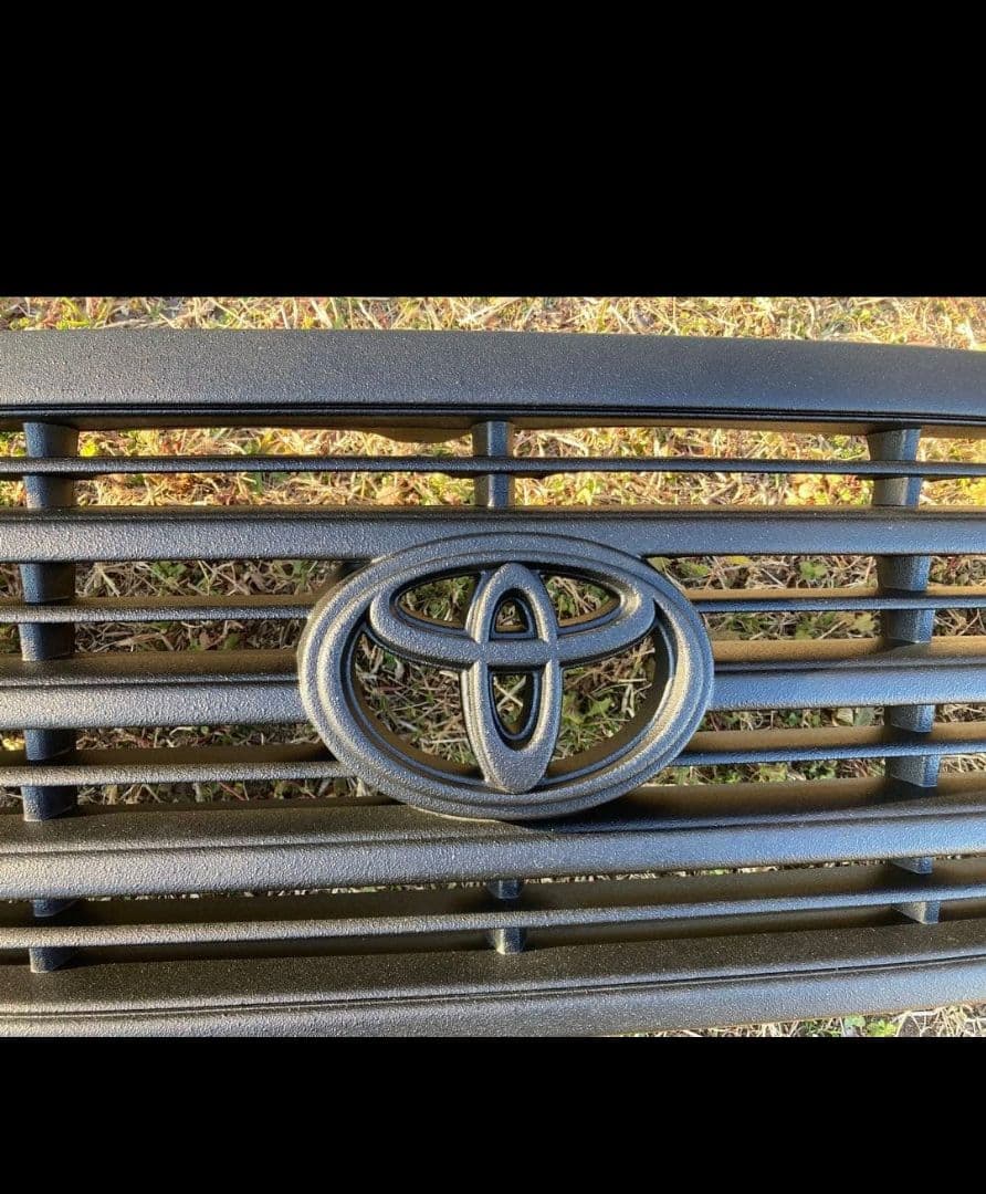 トヨタ ランドクルーザー100前期純正グリル（ラプターライナー塗装）