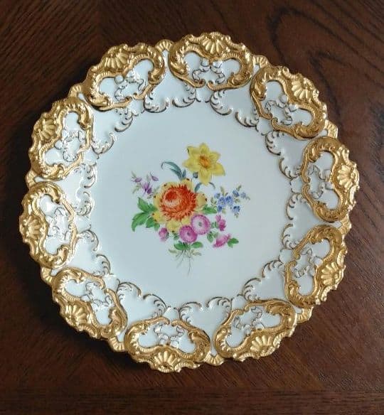 MEISSENマイセン (ドイツ)飾り皿 花のブーケ ロカイユ・リボンレリーフ