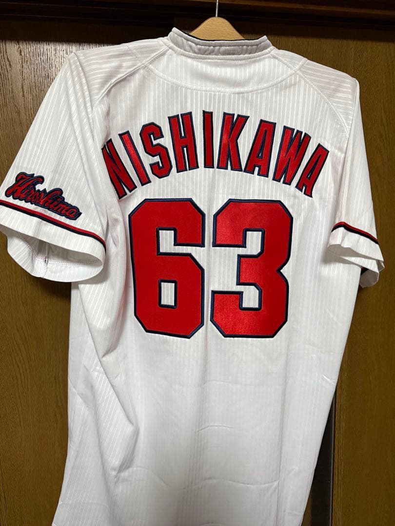 西川龍馬選手 カープ時代のサイン入りユニフォーム