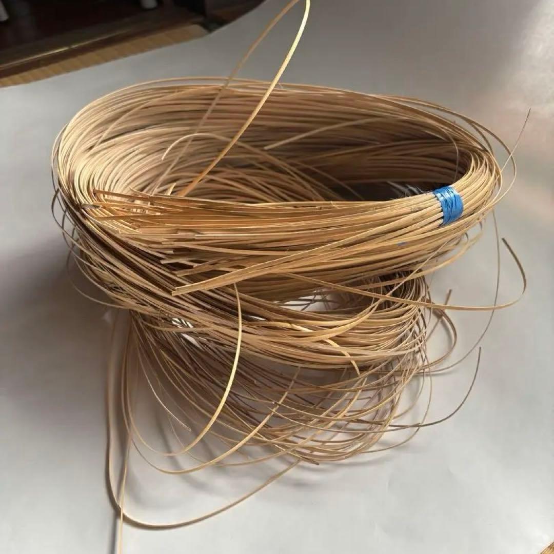 皮付きの籐　材料　幅2.5mm 晒し　100g