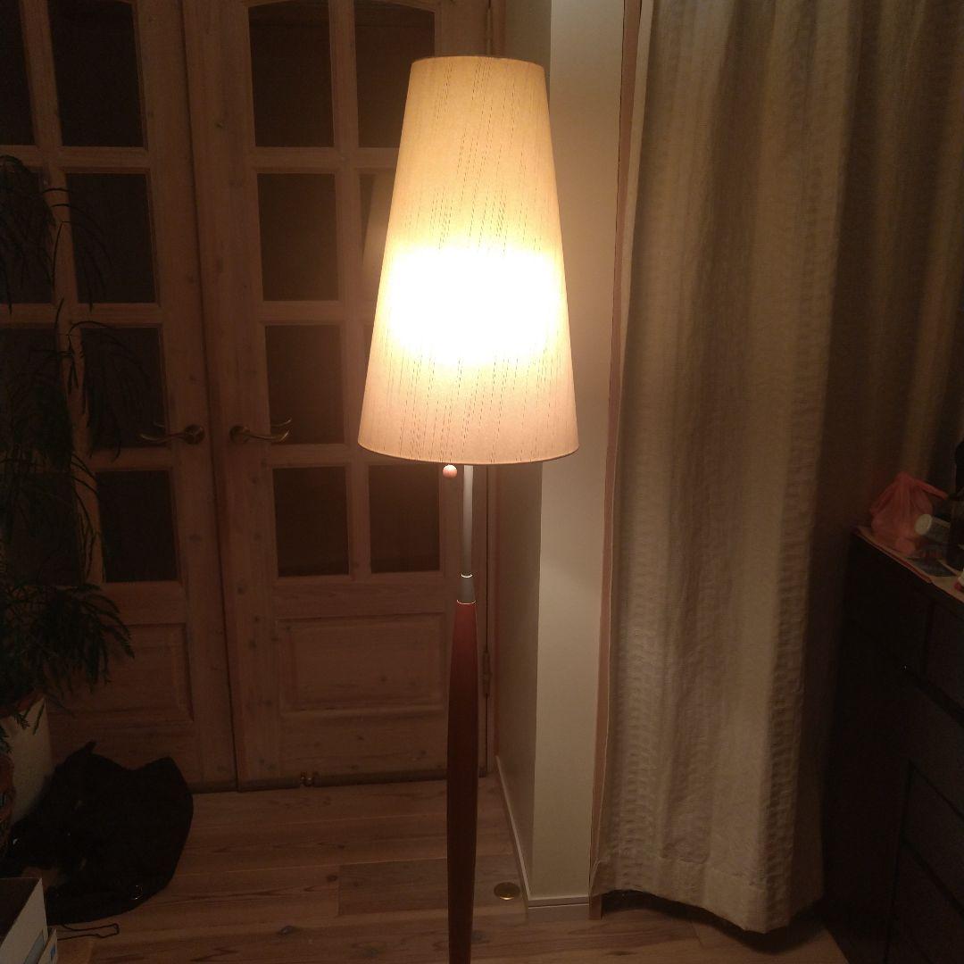 ヤマギワ フロアスタンド 木製（オーク？）と金属